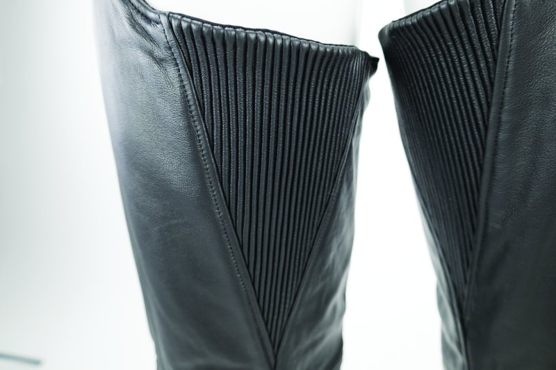 Kuryakyn By River Road Plains Leather Chaps Black - Large