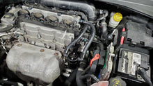 Load image into Gallery viewer, J&amp;L 14-22 Jeep Cherokee 2.4L / 15-21 Jeep Renegade  Driver Side Oil Separator 3.0 - Blk Anodized