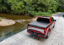 Load image into Gallery viewer, UnderCover 14-18 Chevy Silverado (19 Legacy) 5.8ft SE Bed Cover - Black Textured