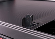 Load image into Gallery viewer, Retrax 07-up Tundra CrewMax 5.5ft Bed w/ Deck Rail Sys RetraxONE MX