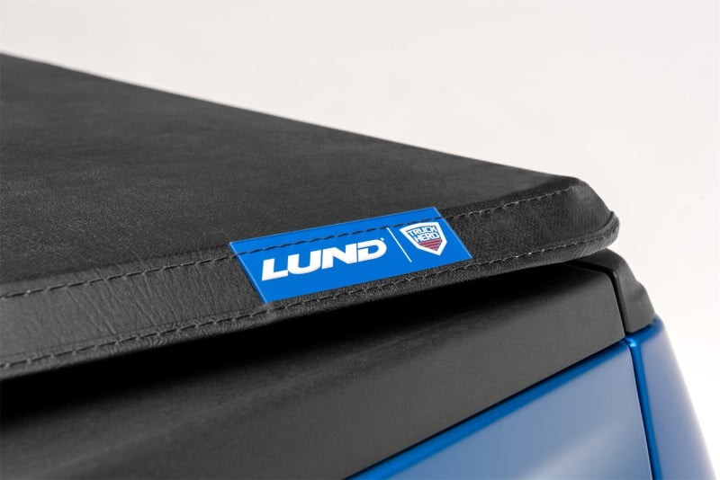 Lund 16-17 Toyota Tacoma (5ft. Bed) Genesis Tri-Fold Tonneau Cover - Black
